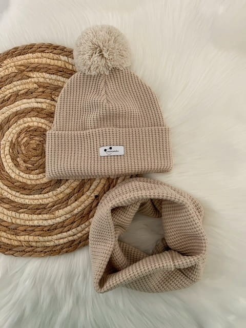 Minimiki - Dziecięca Czapka Sweterkowa Beanie Z Pomponem Beżowa