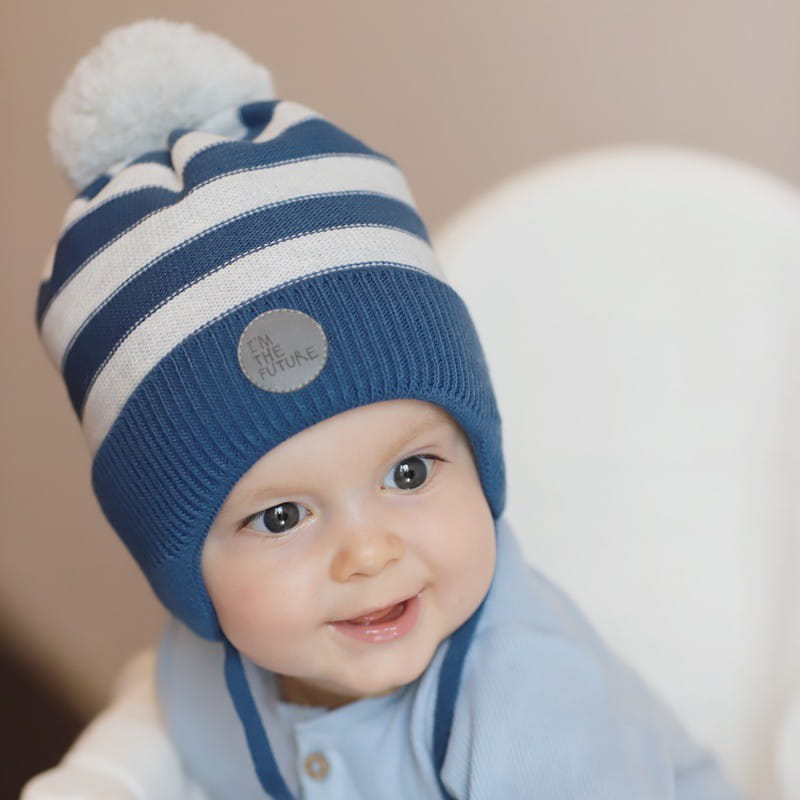 czapka-w-paski-wiazana-z-pomponem-welnianym-caden-pupill z.jpg