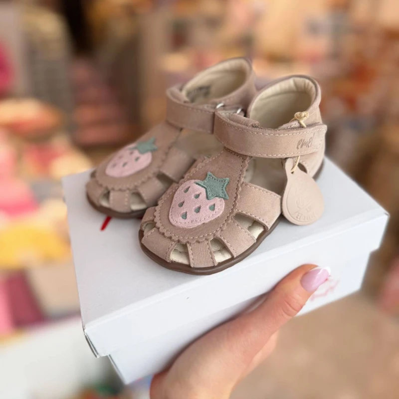 Emel - Sandałki Dziecięce Skórzane Roczki Z Truskawką Bali  ES 1214L-3 - bubutik.pl